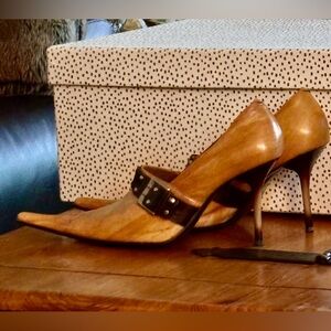 Berica Spain high fashion pump. US SIZE 8 women. PERFECT for Witch costume shoe.